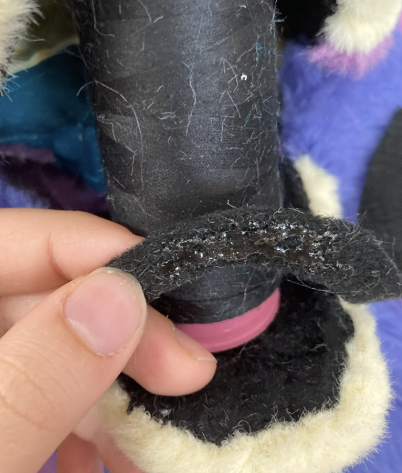 Bit of hot glue on felt lip